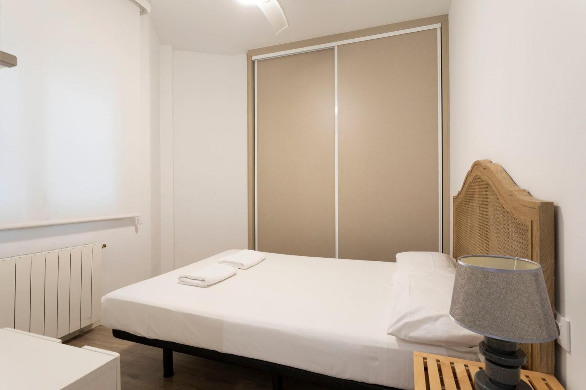 Cozy Apartment Near Fira Gran Via With Ac L'Hospitalet de Llobregat Exterior foto