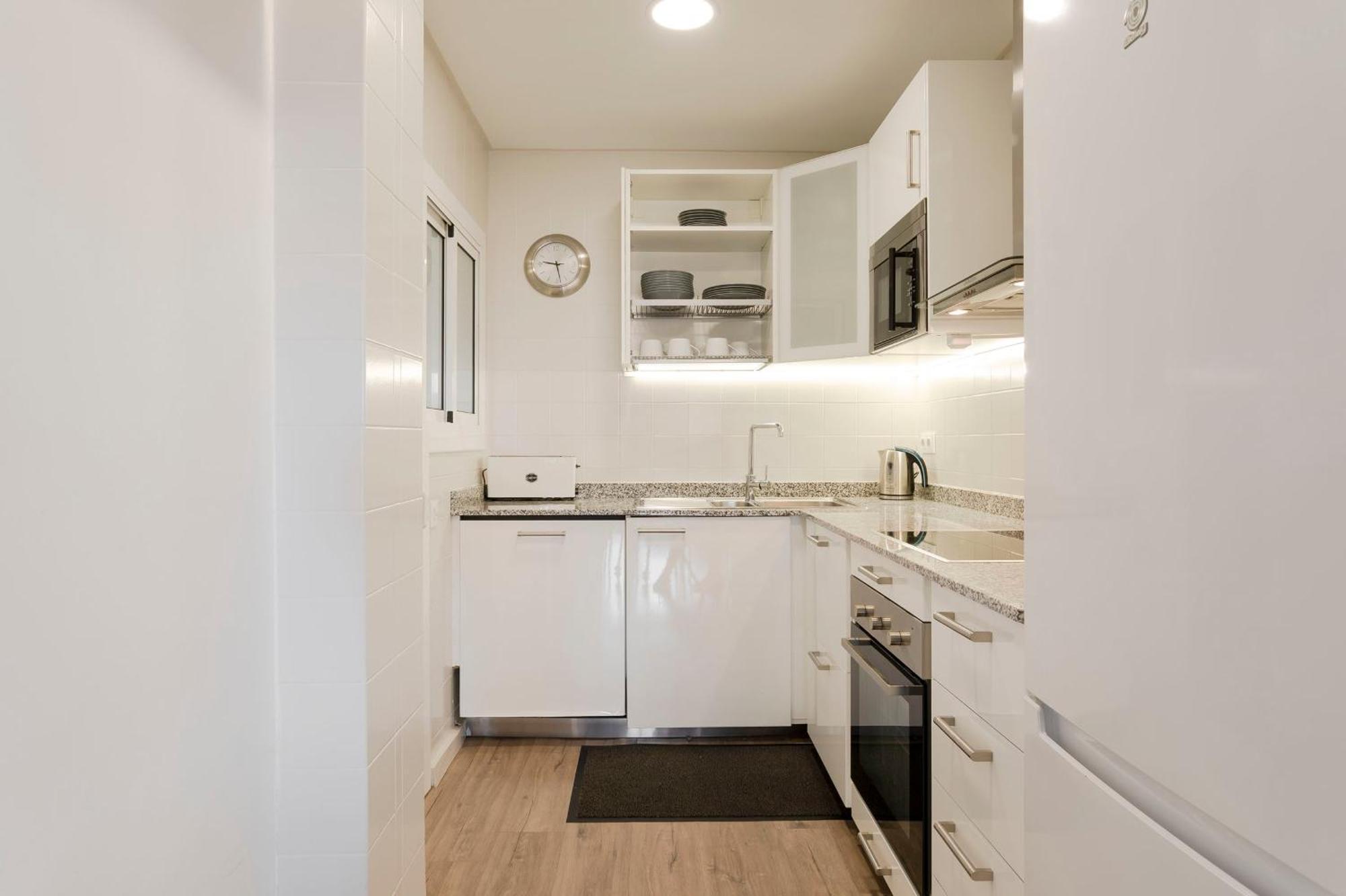 Cozy Apartment Near Fira Gran Via With Ac L'Hospitalet de Llobregat Exterior foto