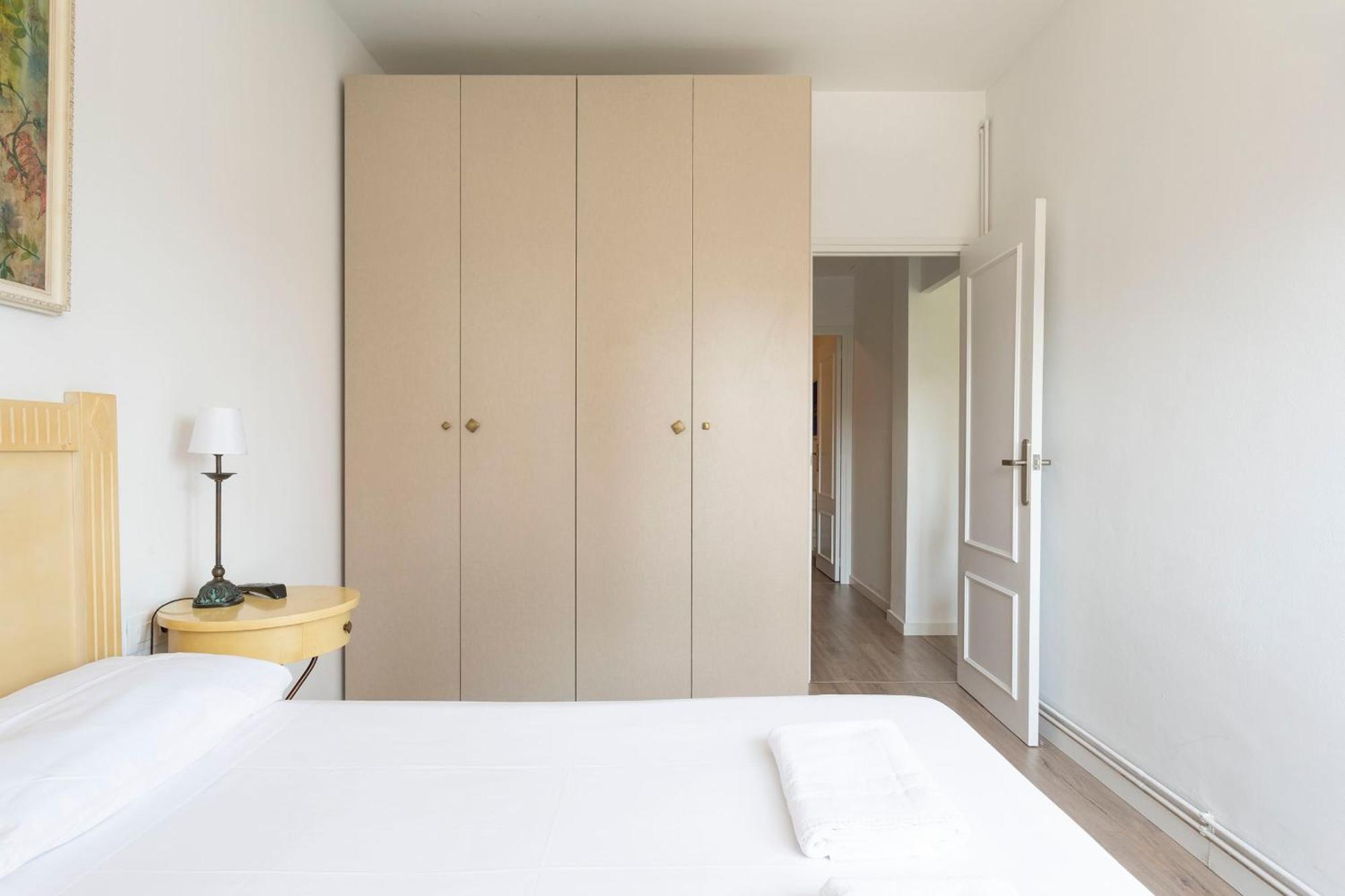 Cozy Apartment Near Fira Gran Via With Ac L'Hospitalet de Llobregat Exterior foto