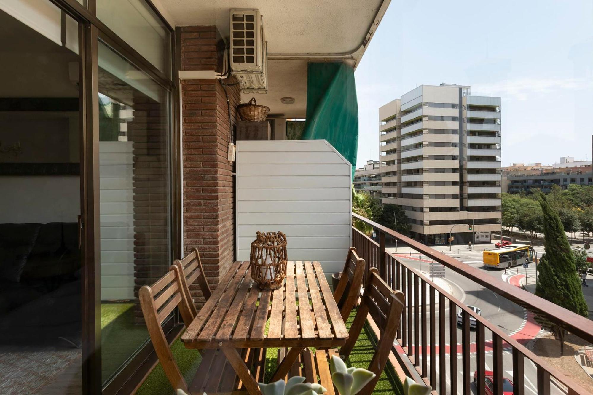 Cozy Apartment Near Fira Gran Via With Ac L'Hospitalet de Llobregat Exterior foto
