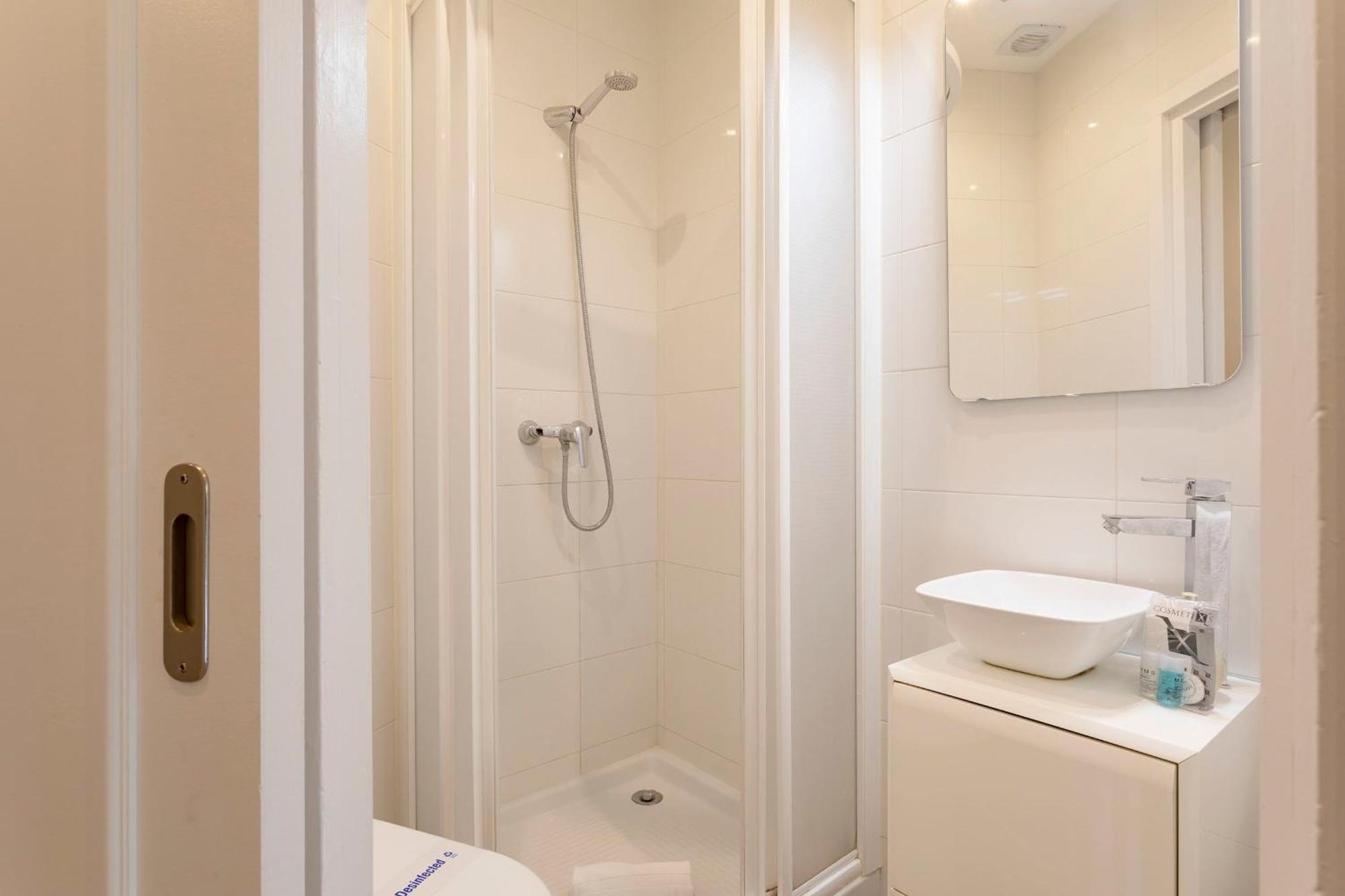 Cozy Apartment Near Fira Gran Via With Ac L'Hospitalet de Llobregat Exterior foto