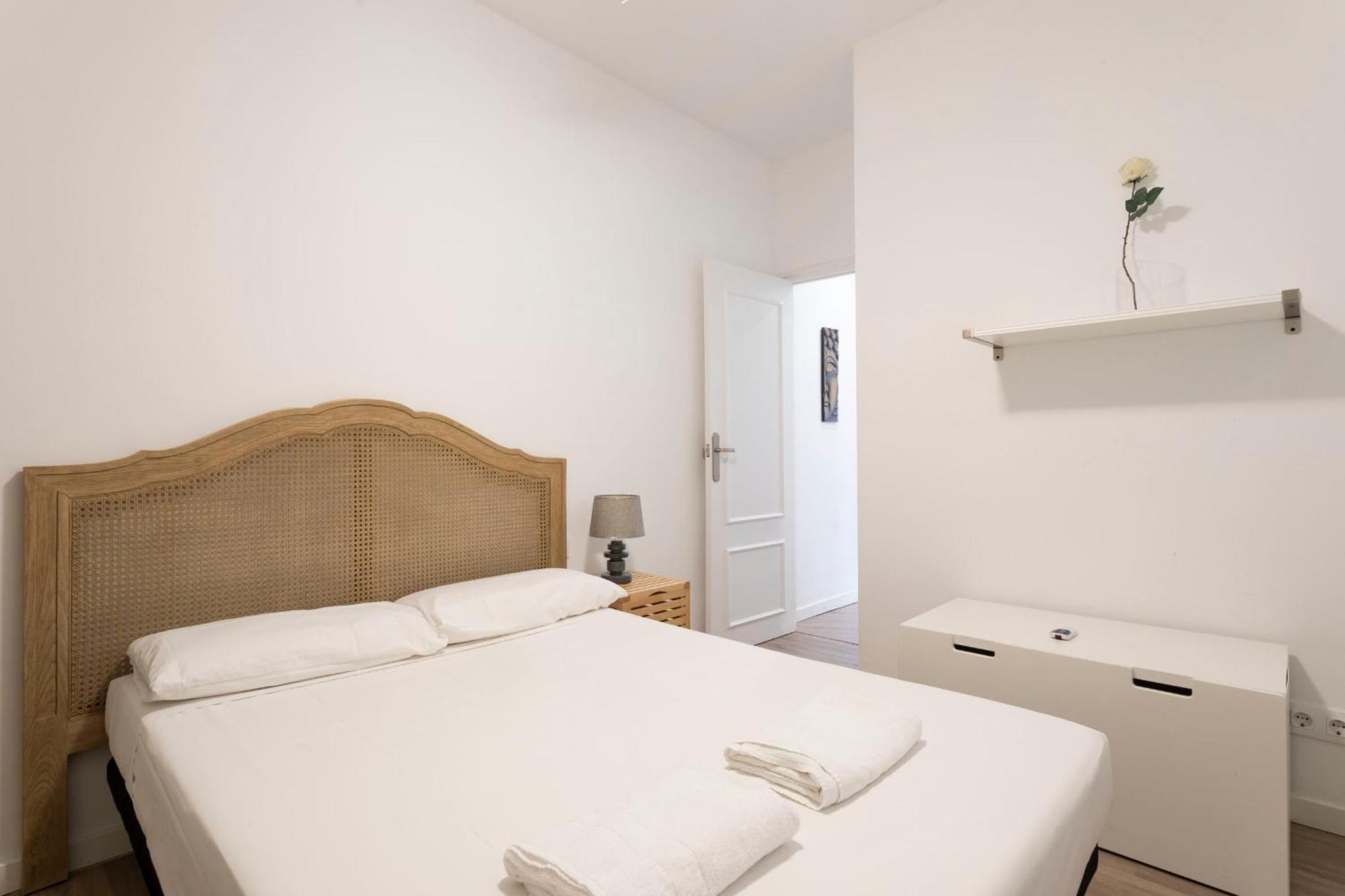 Cozy Apartment Near Fira Gran Via With Ac L'Hospitalet de Llobregat Exterior foto