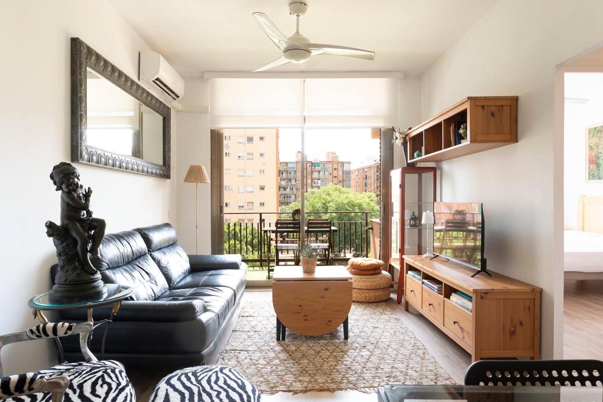 Cozy Apartment Near Fira Gran Via With Ac L'Hospitalet de Llobregat Exterior foto